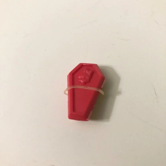Monster High Doll Operetta Dot Dead Gorgeous Red Compact with Brush iCoffin Cell - Picture 11 of 15